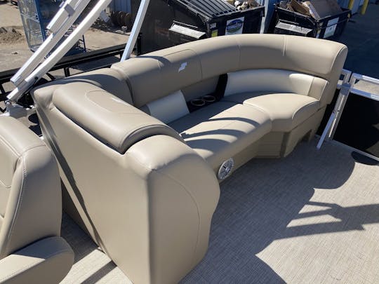 Lake Minnetonka Pontoon for 9!