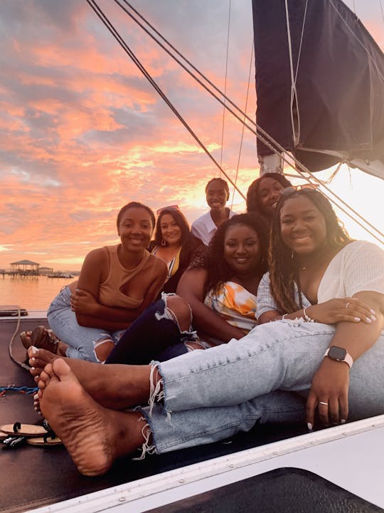 FOLLY BEACH CATAMARAN SUNSET SAIL, partindo de barco em Folly River e aterrissando 190/h