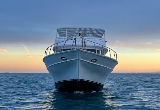Yate a motor de lujo Edan Storm en Hurghada, Mar Rojo