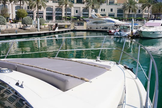  Azimut 46ft Motor Yacht with spacious flybridge in Dubai