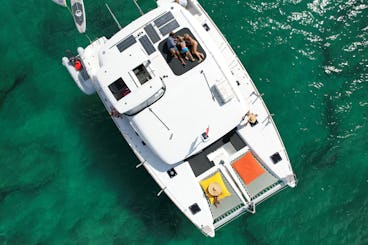 Catamaran à moteur tout compris, charters privés avec équipage complet - Lagoon 450 S 