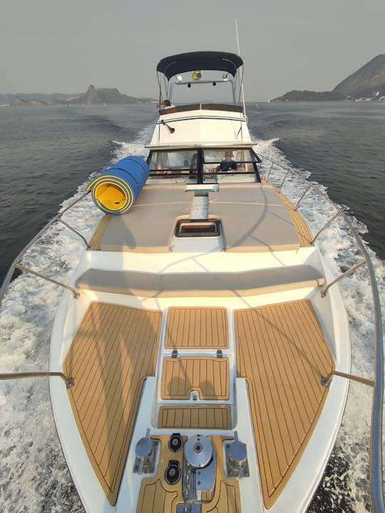 Barco a motor Cabras Mar de 37 pés para 15 pessoas no Rio de Janeiro