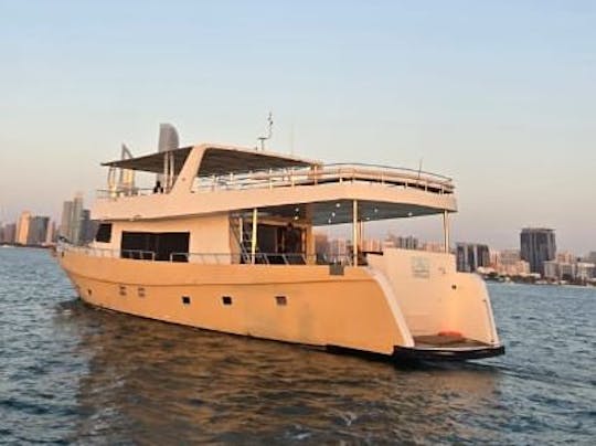 Méga-yacht de luxe de 80 pieds pour 30 personnes à Abu Dhabi