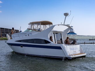 Carver 36ft Motor Yacht - Best Yacht in Dallas