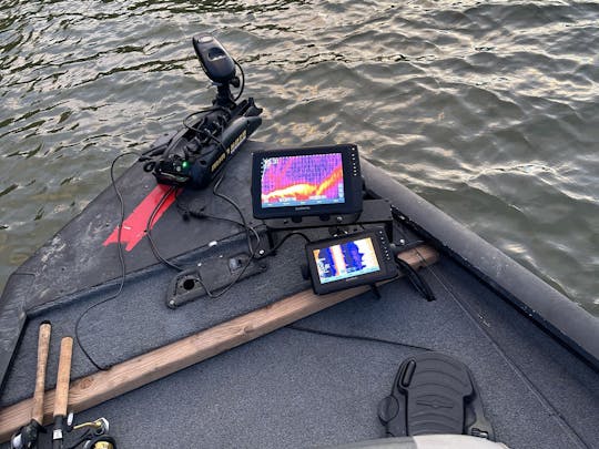 Bateau de pêche Tracker 190Pro avec Live Scope