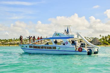 Tour privado en catamarán en Punta Cana: barco de fiesta y esnórquel