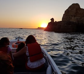 Passeio de barco privado ao pôr do sol até a Ponta da Piedade em Lagos, Algarve