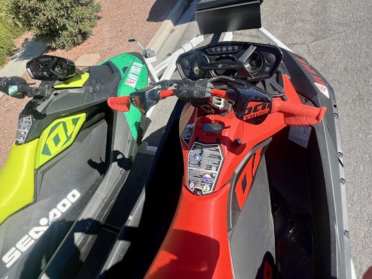 (2) MOTOS ACUÁTICAS SEADOO SPARK TRIXX con audio de 3 asientos