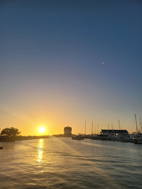 Antigo cruzeiro ao pôr do sol em San Juan II | Bebida e lanche •