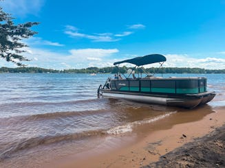 Explore Lake Norman in Style with Our 2024 Bentley Navigator Pontoon!