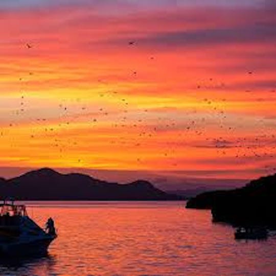 Cruzeiro ao pôr do sol em Labuan Bajo