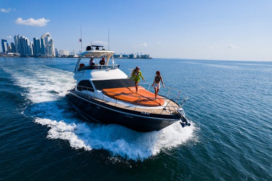 Sea Ray 54 Fly Bridge Power Mega Yacht in Panamá