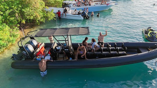 Visite las playas más hermosas de Curazao con un alquiler de barco privado