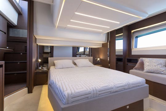 Novo iate a motor Prestige 520 Flybridge de Santa Eulària des Riu