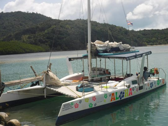 Découvrez le golfe de Thaïlande lors d'une excursion privée en catamaran