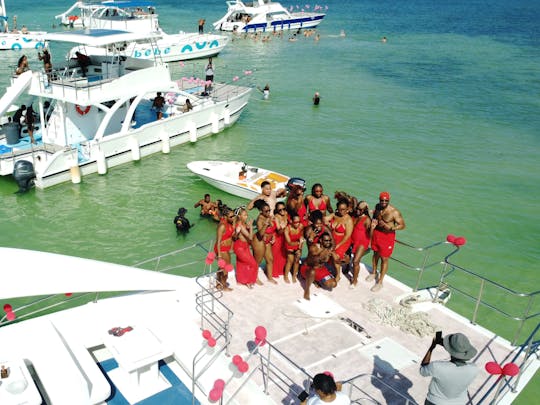 ¡Especialista en despedidas de soltero y cumpleaños en catamarán en Punta Cana!