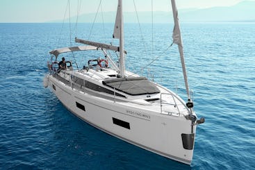 Louez le superbe Bavaria C42 depuis le port de Latchi