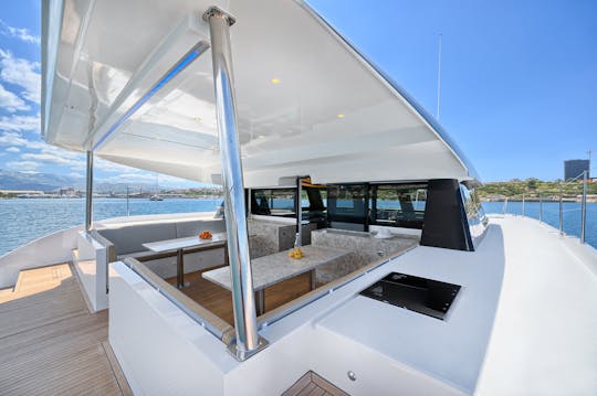 Catamarán de crucero Bareboat Luna 49 en Split, Croacia 