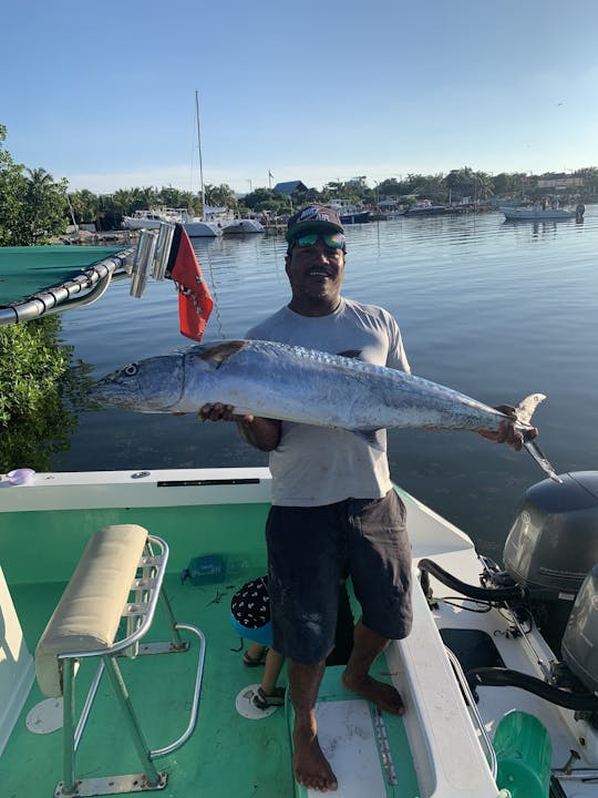 Fishing and Snorkeling Trips with the 20ft Belize Sedan boat