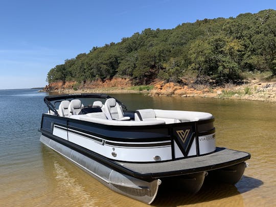 Sleek 26ft Viaggio Tritoon! Captain Included!