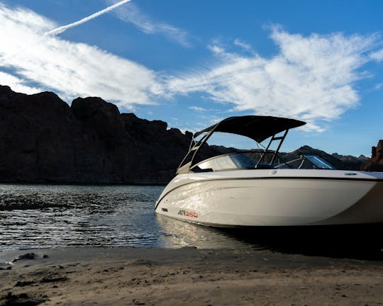 Aventureira de 25 pés e nova Yamaha AR250 de 2024