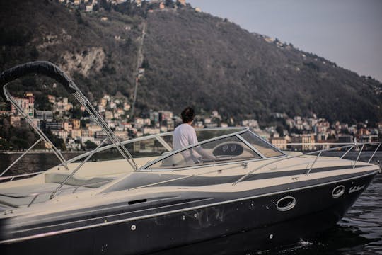 Incroyable excursion en bateau sur le lac de Côme à bord d'un yacht à moteur Cranchi de 34 pieds