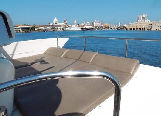 ¡DISFRUTE DE CARTAGENA en un yate de lujo AZIMUT de 55 pies!