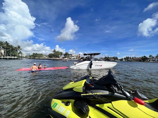 2022 Yamaha 252XE Powerboat in Marco Island, FL 