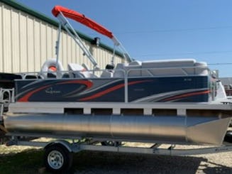 Qwest Apex Edge 816 VX Cruiser – Relax & Explore Lake Belton in Style