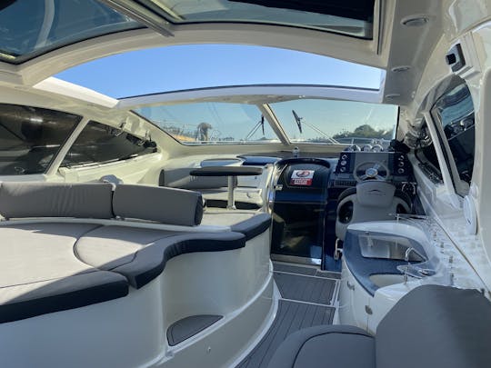 Parfait pour les groupes : yacht Azimut de 60 pieds avec réduction de lancement !
