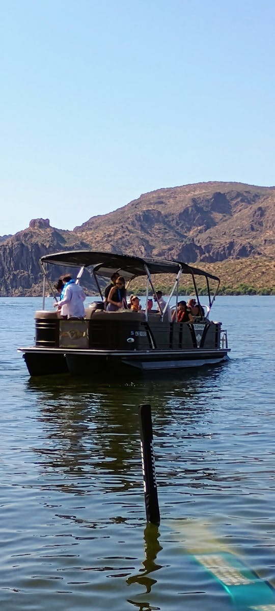 Grande pontão de 26 pés com capacidade para 12 pessoas CANYON LAKE