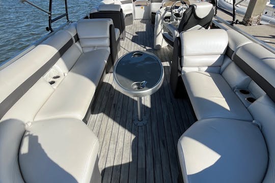 25ft 115HP Berkshire Luxury Premium Sound Tri-toon!!