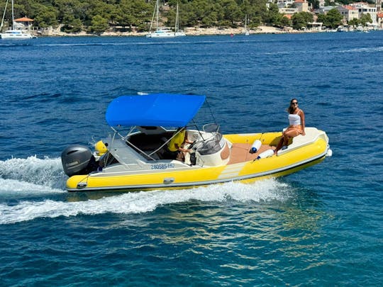 Solemar 200 HP de 23 pies, en la ciudad de Hvar, ¡disfruta y explora!