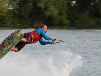 ¡Clases de wakeboard y wakesurf!