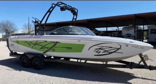 Wakeboat Tige RZ4 en el lago Travis/ Austin, Texas