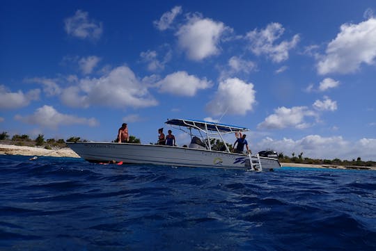 private boat charter, Bonaire, Kralendijk Snorkeling, wakeboarding, tubing 