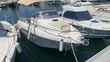 ENJOY LUXURY ON THE SEA ONBOARD A 23FT MOTORBOAT