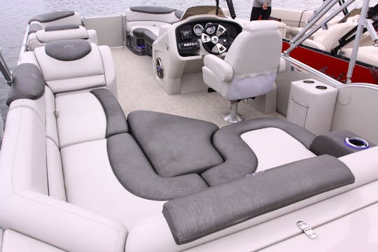30A Area Luxury Tritoon with a Captain 