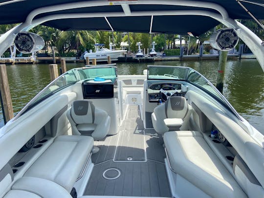  ☀️ Experience the magic of Miami in a 27 ft. Four Winns 🚤