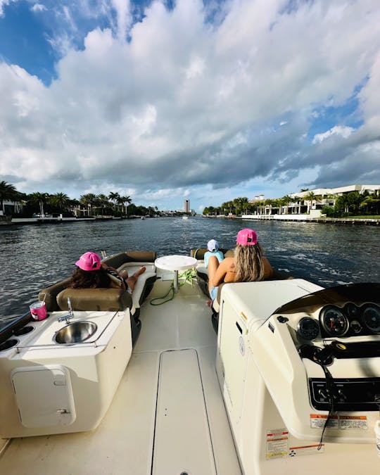 Passeios de barco pelo lago Boca e Deerfield Beach incluem Capitão!!!