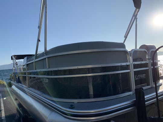 Lowe SS 230 Tritoon en el lago Tahoe