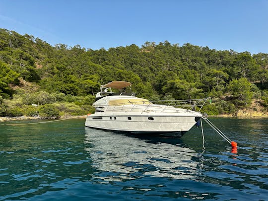Luxury Motor Yacht for 15 people