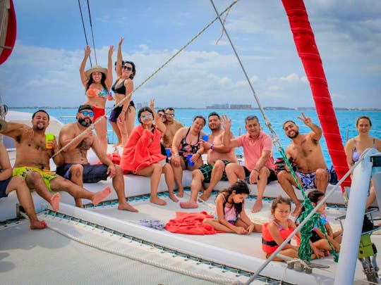 60ft. Catamaran for 70 people in Cancún, Quintana Roo