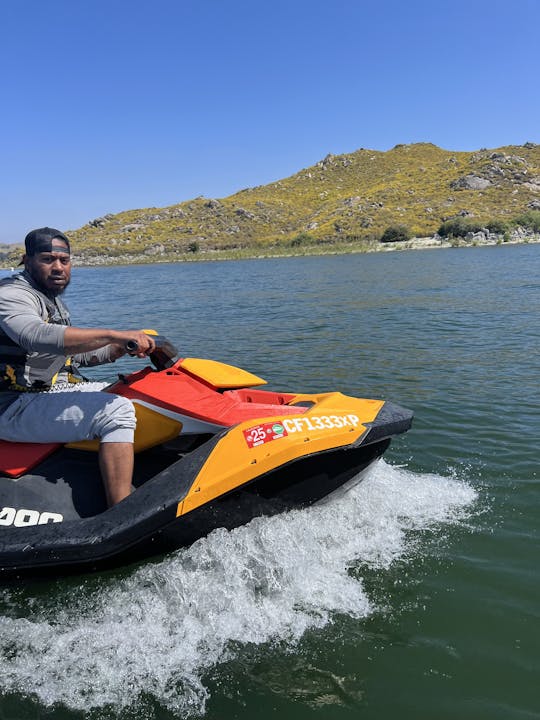 Lago Perris, moto acuática