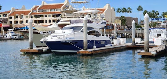 Explore a bordo de nuestros dos yates a motor Azimut privados de 38 pies  