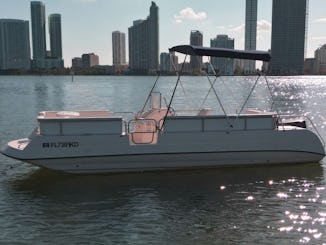 22FT PONTOON IN MIAMI for up to 12 people!