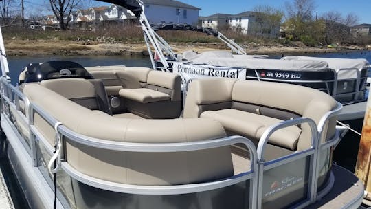 6 Passenger Pontoon Suntracker 18 DLX 