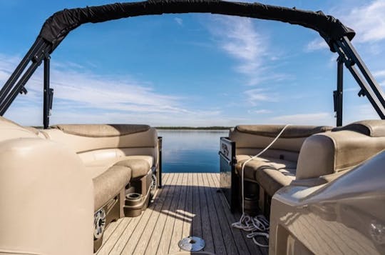 Searay 240 Sundeck! It’s better out here!