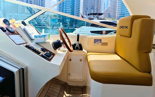 Alquiler de miniyates en Dubai Marina: perfecto para hasta 10 huéspedes