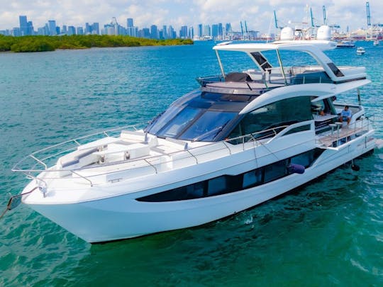 ¡DISFRUTE DE MIAMI EN GALEON 2022 70 pies! ¡Flybridge!